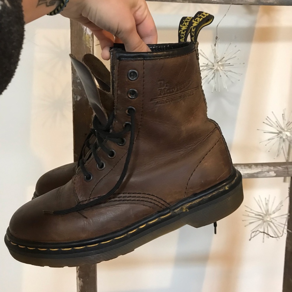 DOC MARTENS brown leather England originals